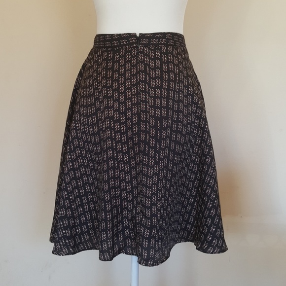 NWT LOFT Arrow Pattern Flippy Skirt size 6 - Picture 2 of 8
